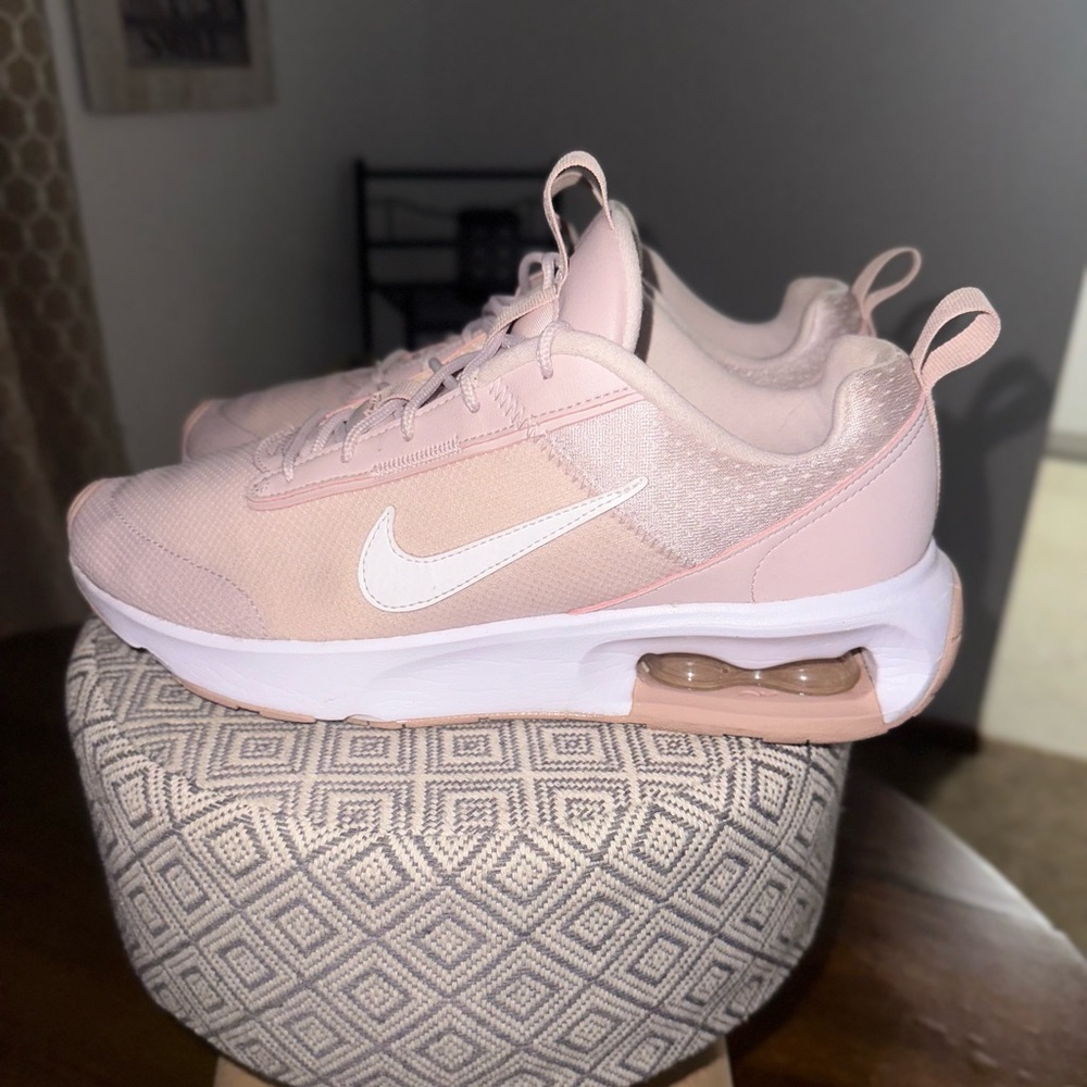 Nike Air Max Interlock Lite Pink Running Shoes. Excellent condition. Sz 9